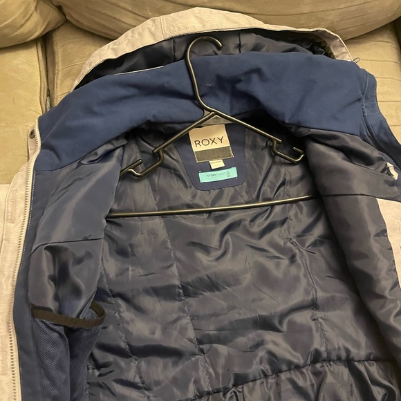 Size Medium Roxy winter jacket - Picture 2 of 2